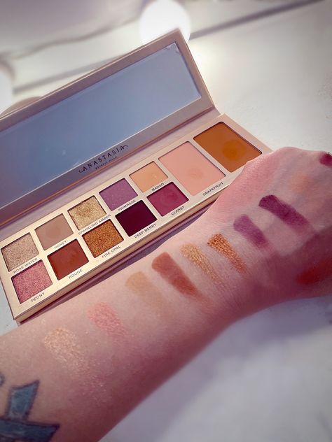 Abh primrose, eyeshadow palettes, summer eyeshadow Summer Eyeshadow, Eyeshadow Palettes, Eyeshadow Looks, Anastasia Beverly Hills, Eyeshadow Palette, Beverly Hills, Makeup Tutorial, All In One, Makeup Looks