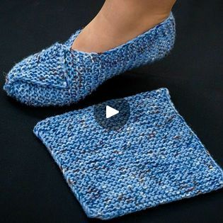 Easy Crochet Slippers, Knit Slippers Free Pattern, Knitted Slippers Pattern, Crochet Shoes Pattern, Diy Slippers, Crochet Slipper Pattern, Knitting Paterns, Crochet Boots, Knitting Patterns Free Cardigans