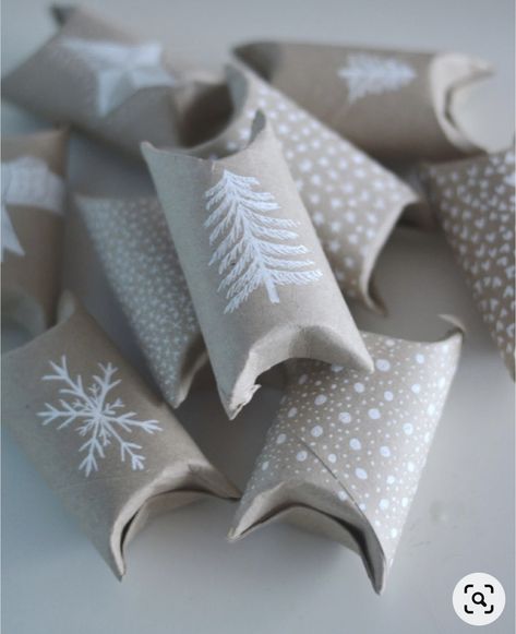 Toilet Roll Craft, Diy Jul, Toilet Paper Crafts, Xmas Deco, Garden Decor Diy, Diy Advent Calendar, Diy Christmas Decorations Easy, Garden Decor Ideas, Creative Gift Wrapping