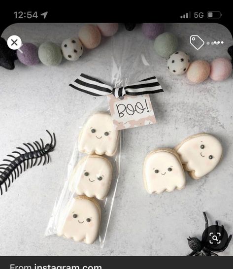 Halloween Cookie Designs, Ghost Sugar Cookies, Cookie Printable, Halloween Torte, Halloween Sugar Cookies Decorated, Postres Halloween, Halloween Cookies Decorated, Royal Iced Cookies, Halloween Sugar Cookies