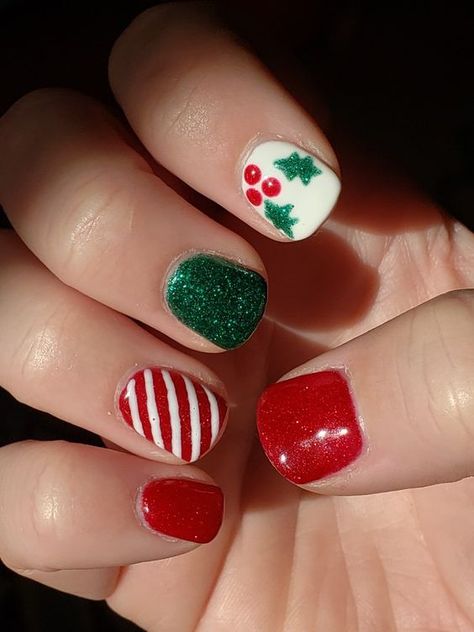 Kid Christmas Nails Easy, Toddler Christmas Nail Designs, Easy Xmas Nails For Kids, Diy Christmas Nails Easy For Kids, Father Christmas Nails, Christmas Nail Designs Santa, Christmas Nails Short For Kids, Christmas Nails For Kids Girls Easy, Christmas Nail Designs Kids