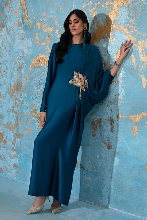 Designer Dresses Elegant, Pakistan Dress, Kaftan Designs, Chic Dress Classy, Blouse Casual Fashion, Frock Fashion, Cute Casual Dresses, Traditional Indian Dress, Barbie Dress Fashion