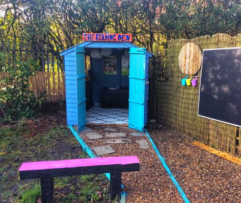 Reading Shed School, Yard Library House Diy, Mini Library Outdoor, Outdoor Library Playground, Diy Neighborhood Library, Outdoor Reading Nooks, Outdoor Library, Outdoor Reading, Garden Library