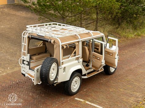 Jax - The Landrovers Car Life Hacks, Concept Vehicles Sci Fi, Adventure Car, Van Conversion Interior, Beach Cars, Car Goals, Super Luxury Cars, Classy Cars, Vintage Truck