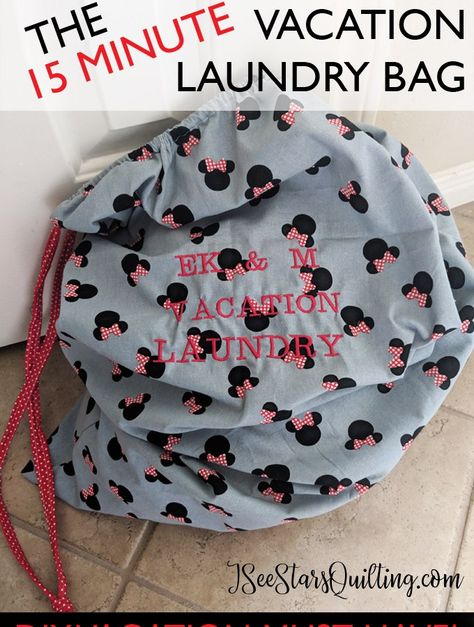 This darling vacation Laundry bag will take no more than 15 minutes of your time and will be a Sanity saver on your trips! Disney Sewing Patterns, Disney Fabric Projects, Disney Sewing Projects, Disney Sewing, Diy Organizing, Vacation Accessories, Disney Travel, Beginner Sewing Projects Easy, Bag Diy