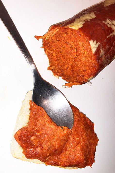 As the name implies this sausage originates in the island of Mallorca. Sobrasada includes a lot of pimentón, when made with sweet pimentón only it is known as sweet sobrasada (“dulce”) and when hot pimentón is added it becomes hot sobrasada (“picante”). Nduja Recipe, Spanish Sausage, Lean Pork, Delicious Donuts, Apricot Jam, Authentic Recipes, Sausage Recipes, Pork Belly, Chorizo