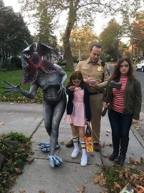 Stranger Things Vecna, Stranger Things Halloween Costume, Best Group Halloween Costumes, Dorothy Costume, Movie Halloween Costume, Amazing Halloween Costumes, Stranger Things Costume, Stranger Things Halloween, Matching Halloween Costumes