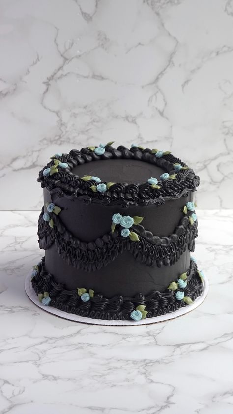 Witches Cake Ideas, Goth Birthday Cake Simple, Black And Blue Birthday Cake, Witchy Cake Ideas, Cake Flavor Combos, Vintage Cake For Men, Grunge Birthday Cake, Goth Birthday Cake, Dark Blue Cake