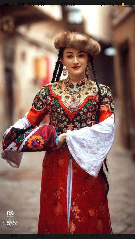 National Dress, Girl A, Traditional Clothes, Folk Costume, Traditional Clothing, Women Life, Historical Clothing, Historical Fashion, Fashion History