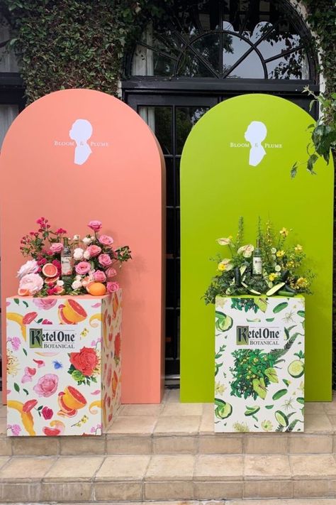 Ketel One Botanical flower activation Wine Launch Event, Botanical Event Decor, Botanical Party Decor, Wine Event Decor, Brand Event Ideas, Event Display Ideas, Brand Collaboration Design, Brand Backdrop, Summer Event Ideas