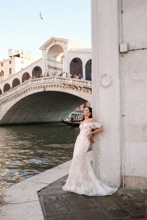 Venice Wedding Photography, Venice Elopement, Post Wedding Photoshoot, Vegas Photoshoot, Venetian Costumes, Venice Italy Gondola, Italy Elopement, Venice Wedding, Visit Venice