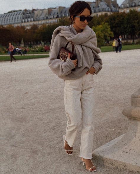 France Fall Fashion, Store Branding, Minimalistic Outfits, Look Zara, Chique Outfit, Work Fits, Outfit Chic, Beige Outfit, Perfect Closet