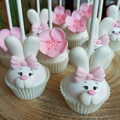 Bunny Cakepops, Easter Bunny Cake Pops, Easy Easter Cupcakes, Easter Themed Treats, Bunny Cake Pops, Easter Cupcakes Easy, Easter Cupcake Toppers, Bunny Theme, Easter Cupcake