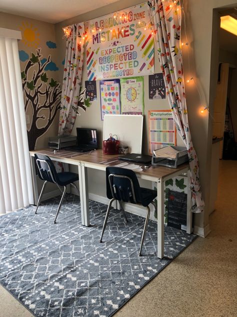 Homeschool Set Up Small Space, Homeschool Small Space Ideas, Home School Setup, Small Homeschool Space Ideas, Homeschool Setup Small Spaces, Tutoring Space, Home School Area, Small Space Homeschool Room, Homeschooling Room