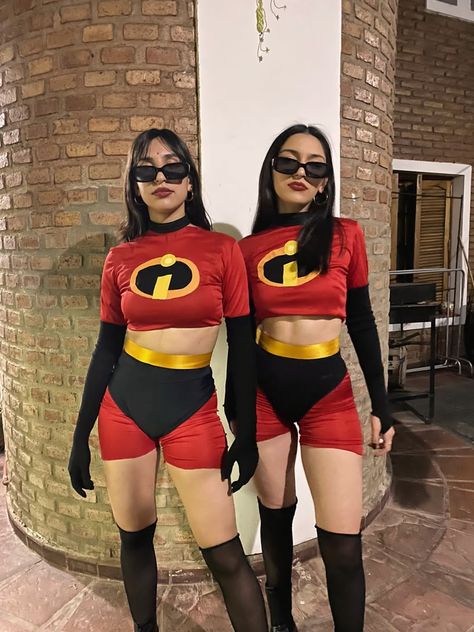 Disfraz fácil Costumes Ideas For Two, Halloween Costume Ideas For Two, Halloween Costume For Best Friends, Costume For Best Friends, The Incredibles Costume, Duo Halloween Costumes Bff, Unique Duo Halloween Costumes, Hooters Costume, Costumes For Best Friends