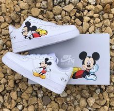 b29eed44276144e4e8103a661f9a78b7 All White Sneakers, Custom Painted Shoes, Nike Shoes Air Force, White Nike Shoes, Basket Style, Custom Nike Shoes, All Nike Shoes, Unique Sneakers, Air Force 1 Custom