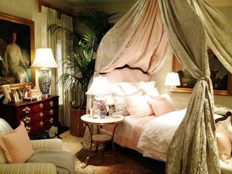 Romantic Shabby and Vintage/Facebook Gorgeous Bedrooms, Dreamy Bedrooms, Canopy Bed, Dream Room Inspiration, Dream House Interior, Room Inspiration Bedroom, Room Ideas Bedroom, Aesthetic Bedroom, Dream Decor