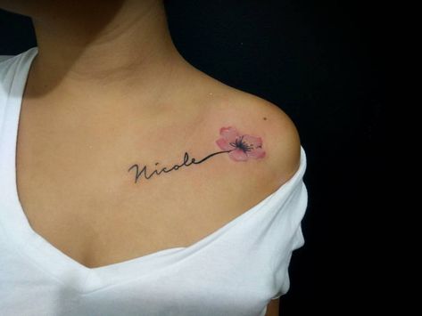 Nicole #babygirl #tattoo #daughtertattoo #flowertattoo Tattoo Pequeños Mujer, Husband Name Tattoos, Tattoos For Childrens Names, Mutterschaft Tattoos, Motherhood Tattoos, Name Tattoos For Moms, Baby Name Tattoos, Mom Tattoo Designs