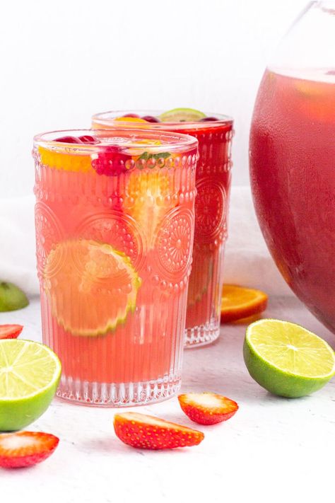 This simple fruit punch can be made quickly and is delicious to drink. Perfect for kids, pregnancy and non-drinks. Homemade Fruit Punch, Fruit Punch Mocktail, Healthy Punch Recipe For Kids, Virgin Drinks For Kids, Punch For Kids, Kid Friendly Mocktail, Kids Punch Recipe Birthdays, Fun Kids Mocktails, Party Punch Non Alcoholic