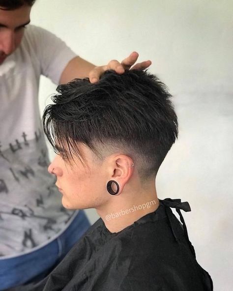 Queer Undercut Short Hair, Mens Haircuts Short Hair, Gents Hair Style, Tomboy Hairstyles, Mens Hairstyles Thick Hair, Men Hair Color, Faded Hair, Short Hair Undercut, Men Haircut Styles