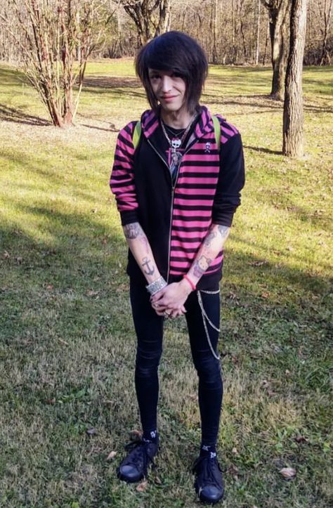 Scene Boy Outfits, Scene Boy Outfit, High Converse Outfit, Emo Boy Outfits, Scene Boy, Scene Clothing, Scene Boys, Scene Outfits, Scene Emo