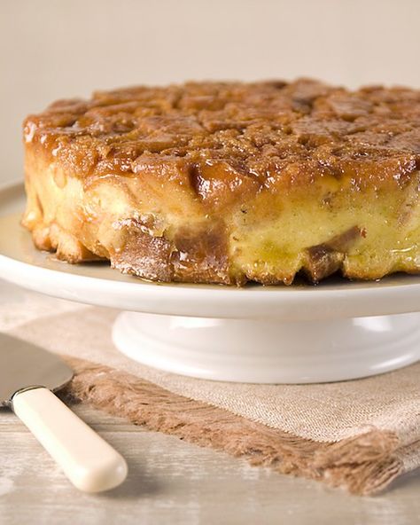 Caramel Bread Pudding - Martha Stewart Recipes ~~  This four-star caramel bread pudding is a dessert that certainly will wow your guests. Caramel Bread Pudding, Caramel Bread, Apple Bread Pudding, Apple Pie Bread, Bread Pudding With Apples, Pbs Food, Martha Stewart Recipes, Baked Apple Pie, Bread Pudding Recipe