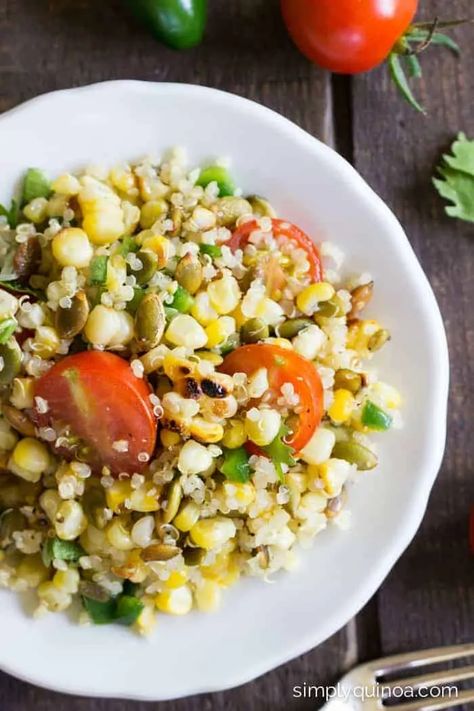 The PERFECT summer salad: Grilled Corn and Quinoa with an agave-lime dressing | simplyquinoa.com Corn Quinoa Salad, Best Quinoa Salad Recipes, Corn And Quinoa, Corn Quinoa, Mexican Corn Salad, Corn Salad Recipes, Simply Quinoa, Lime Vinaigrette, Quinoa Healthy