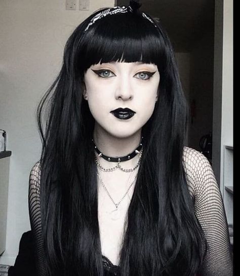 Goth Fringe, Goth Bangs, Goth Hairstyles, Gothic Hairstyles, Black Hair Dye, Instagram Hairstyles, Goth Hair, Goth Beauty, Gothic Makeup