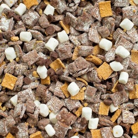 S'more Muddy Buddies Recipe - Lil' Luna Smores Puppy Chow, Puppy Chow Snack Mix Recipe, Puppy Chow Mix, Puppy Chow Recipe, Puppy Chow Chex Mix Recipe, Golden Grahams Cereal, Chow Recipe, Muddy Buddies Recipe, Muddy Buddy