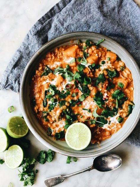 Pumpkin Dahl with Tomato and Spinach | The Healthy Hunter Pumpkin Dahl, Pumpkin Spinach, Dahl Recipe, Pumpkin Recipes Dinner, Lentil Dahl, Spinach Tomato, Pumpkin Recipes Healthy, Spinach Soup, Midweek Meals