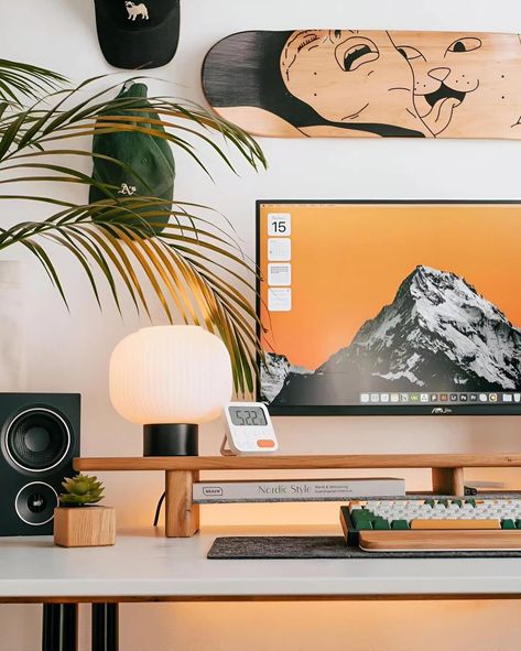 Oranges themed setup by @anton.lesnik || All product links are in bio 🏷 || Tag or Send us to be uploaded - Follow @itsworkflow - #setups #m1mac #setupinformation #macsetup #setup #workflow #isetups #itsworkflow #desksetup #officevibes #workspace #workspaceinspo #deskdecor #setupwars #plannersetup #dreamdesk #designerdesk #smarthome #homekit #WorkFromHome #wfhsetup #minimalsetup Creative Desk Setup, Wfh Desk Setup, Workspace Home Office, Laptop Setup, Garage Design Interior, Mac Setup, Creative Desks, India Home Decor, Modern Computer Desk