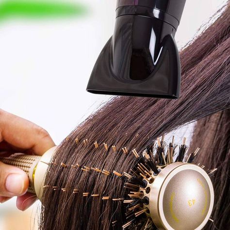 Best Round Brush For Thick Hair, Best Round Brush, Collarbone Length Hair, Round Hair Brush, Chin Length Hair, Round Brush, Bouncy Curls, Flat Brush, Hair Dresser