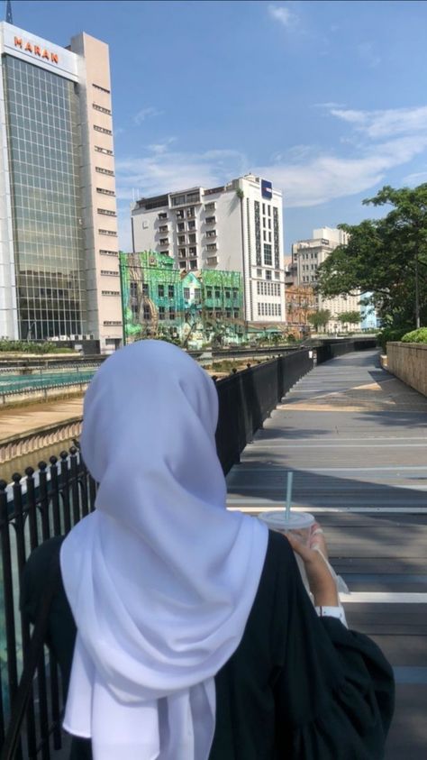 pov: Malaysia Girl, Idea Selfie, Bilik Perempuan, Ootd Poses, Racun Shopee, Pajama Fashion, Muslim Outfits Casual, Hijab Aesthetic, Muslim Fashion Hijab Outfits