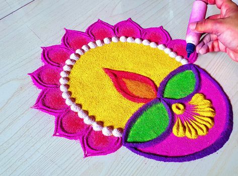 Easy Rangoli For Choti Diwali, Chhoti Diwali Rangoli Design, Rangoli Designs Lakshmi, Small Diwali Rangoli, Rangoli Aesthetic, Diwali Rangoli Designs Unique, Diya Rangoli Design, Easy Rangoli Patterns, Diwali Rangoli Design