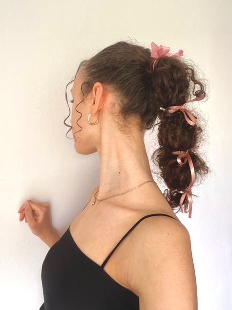 Pink ribbon bubble braid on curly hair Hair Bows Curly Hair, Curly Hair Bows Hairstyles, Bows Curly Hair, Curly Ribbon Hairstyles, Bows In Curly Hair, Bow Curly Hairstyle, Curly Hair With Bow Hairstyles, Bow In Curly Hair, Curly Hairstyles With Ribbon