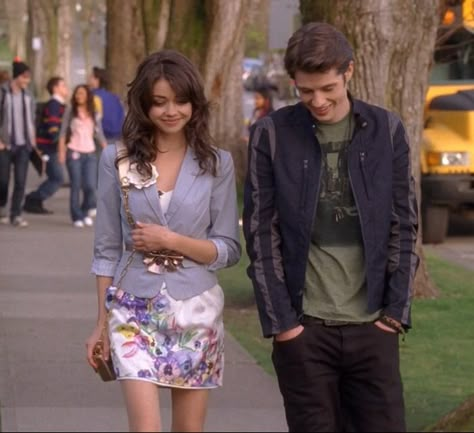 Geek Charming movie fashion 2000s Disney Movies, Matt Prokop, Geek Charming, 2000s Disney, Selfies Ideas, Disney Channel Movies, Rom Coms, Sarah Hyland, Girl Movies