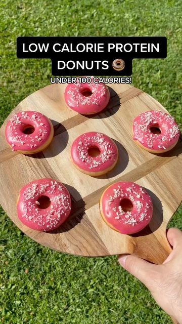 Low Calorie Donuts, Low Calorie Snack, Low Calorie Protein, Protein Donuts, Healthy Donuts, Donut Dessert, Weight Watchers Chicken Recipes, Low Calorie Desserts, Low Calorie Snacks