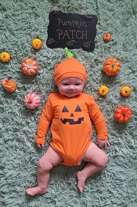 Sibling Pictures, Monthly Baby Pictures, Food Artists, Monthly Baby, Small Cake, Baby Halloween, Video Photography, Model Agency, Baby Month By Month