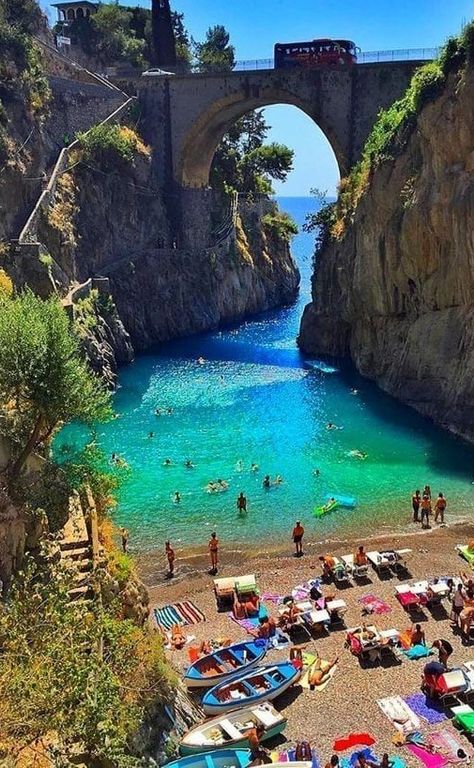 Italy Summer, Amalfi Coast Italy, Italy Photo, Dream Travel Destinations, Vacation Places, Alam Yang Indah, Beautiful Places To Travel, Positano, Amalfi Coast