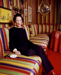 Diana Vreeland, icon. Diana Vreeland Style, Diane Vreeland, Diana Vreeland, Fashion Idol, Lauren Bacall, Richard Avedon, Fashion Magazines, Convex Mirror, Advanced Style