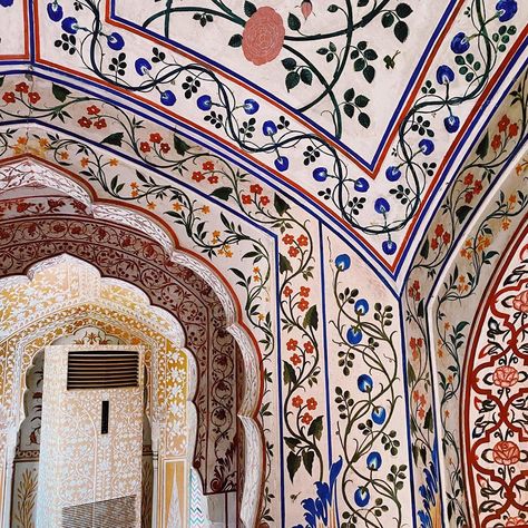 Jaipur Architecture Inspiration, Samode Palace, Udaipur Palace, Jaipur Pink City, City Mural, City Palace Jaipur, Heritage Architecture, Instagram Wall, Diy Skin Care Routine