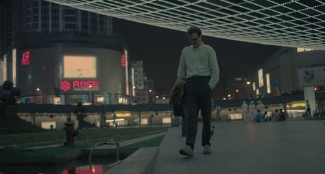 "Her" (2013) Director: Spike Jonze Cinematographer: Hoyte Van Hoytema Her Movie Cinematography, Her 2013 Movie Stills, Composition Cinematography, Lighting References, Her 2013, Film Shots, Beautiful Cinematography, Spike Jonze, Her Movie