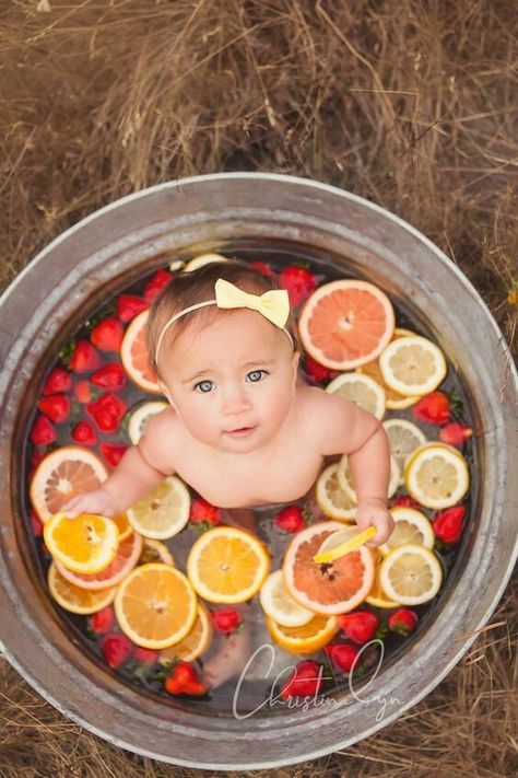 Bath Photos, Baby Milk Bath, Milk Bath Photos, Milk Baths, 6 Month Baby Picture Ideas, Photo Bb, Milk Bath Photography, Bath Photography, Baby Fotografie