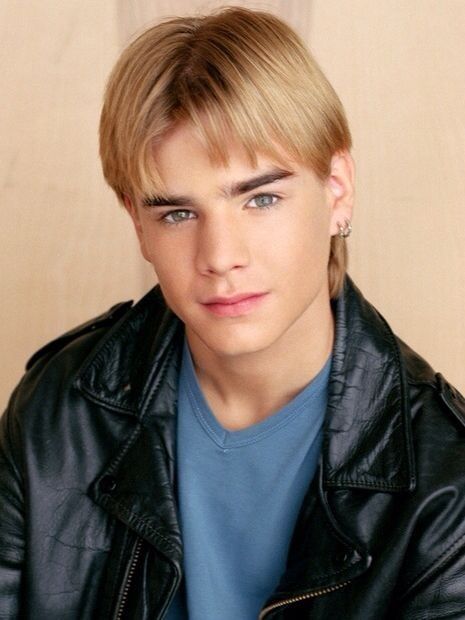 David Gallagher, Vintage Fisher Price Toys, 90s Actors, Retro Photos, Seven Heavens, 7th Heaven, Boy Celebrities, Blonde Boys, Retro Photo