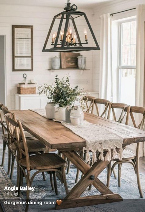 Farmhouse Dining Table Decor, Rustic Farmhouse Decor Ideas, Rustic Farmhouse Dining Table, Farm House Dining Room, Banquette Seating In Kitchen, Farmhouse Dining Rooms Decor, Transitional Dining Room, House Dining Room, Farmhouse Decor Ideas