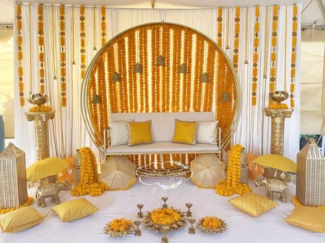 Nalungu Decoration At Home, Mayoun Decor, Haldi Decoration Ideas, Ganpati Decor, Haldi Decoration, Mehendi Decor Ideas, Haldi Decor, Mehendi Decor, Mehndi Night