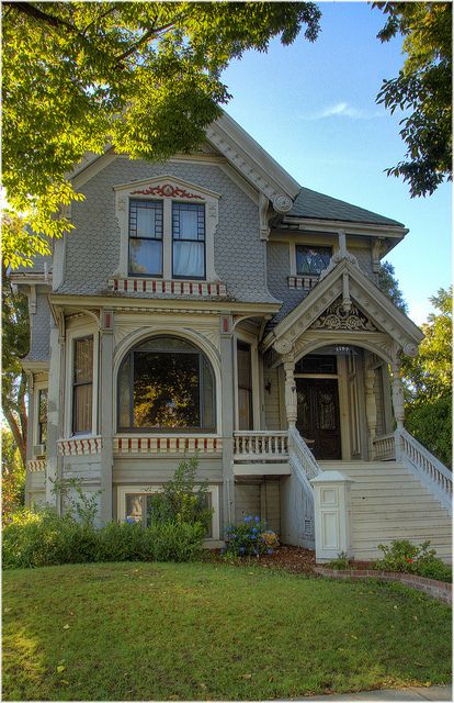 Newell House - 1888 - Stockton CA by StarManM13, via Flickr Patio Farmhouse, Garage Organizer, Old Victorian House, Victorian Exterior, Makeover Kitchen, Old Victorian Homes, Shelves Bathroom, Victorian Style Homes, Organizer Kitchen