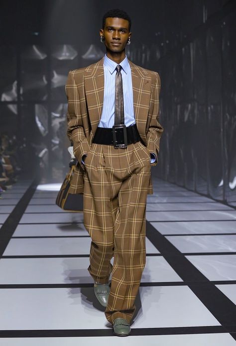 #Gucci #ExquisiteGucci #AlessandroMichele Post Punk Fashion, Silhouette Mode, Gucci Suit, Aesthetic Outfits Men, Studio 54, Slim Fit Suits, Mens Luxury Fashion, Gucci Fashion, Adidas Outfit