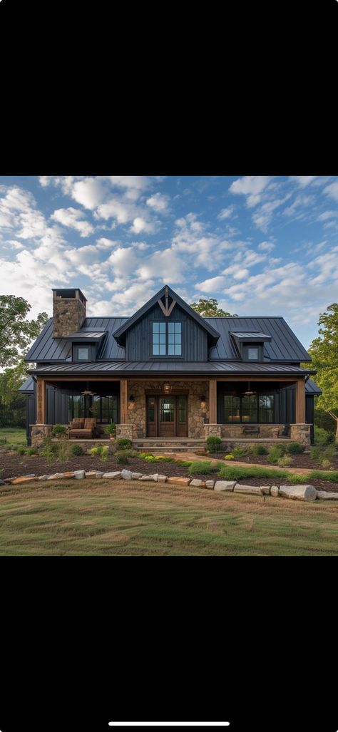 Ranch Farmhouse Exterior, Rustic Farmhouse Exterior, Farm Style House, Metal House Plans, Hacienda Style Homes, Barn Style House Plans, Dream Life House, Farmhouse Style House Plans, House Siding