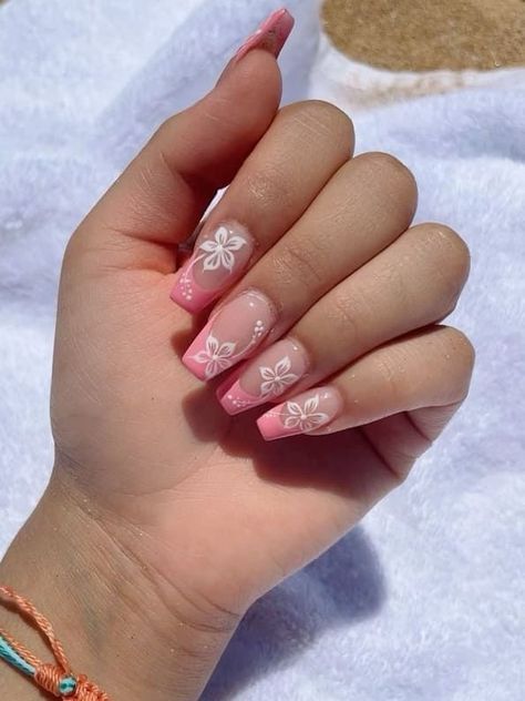 Free Beginners Tips to Create Stunning Summer Nails Nails Florida Vacation, Summer Nails Medium Length Square, Square Holiday Nails Summer, Nails For A Vacation, Beachy Pink Nails, Nails Acrylic Tropical, Nail Designs For Summer Beach, Summer Vacation Nails Coffin, Cute Beach Nails Simple